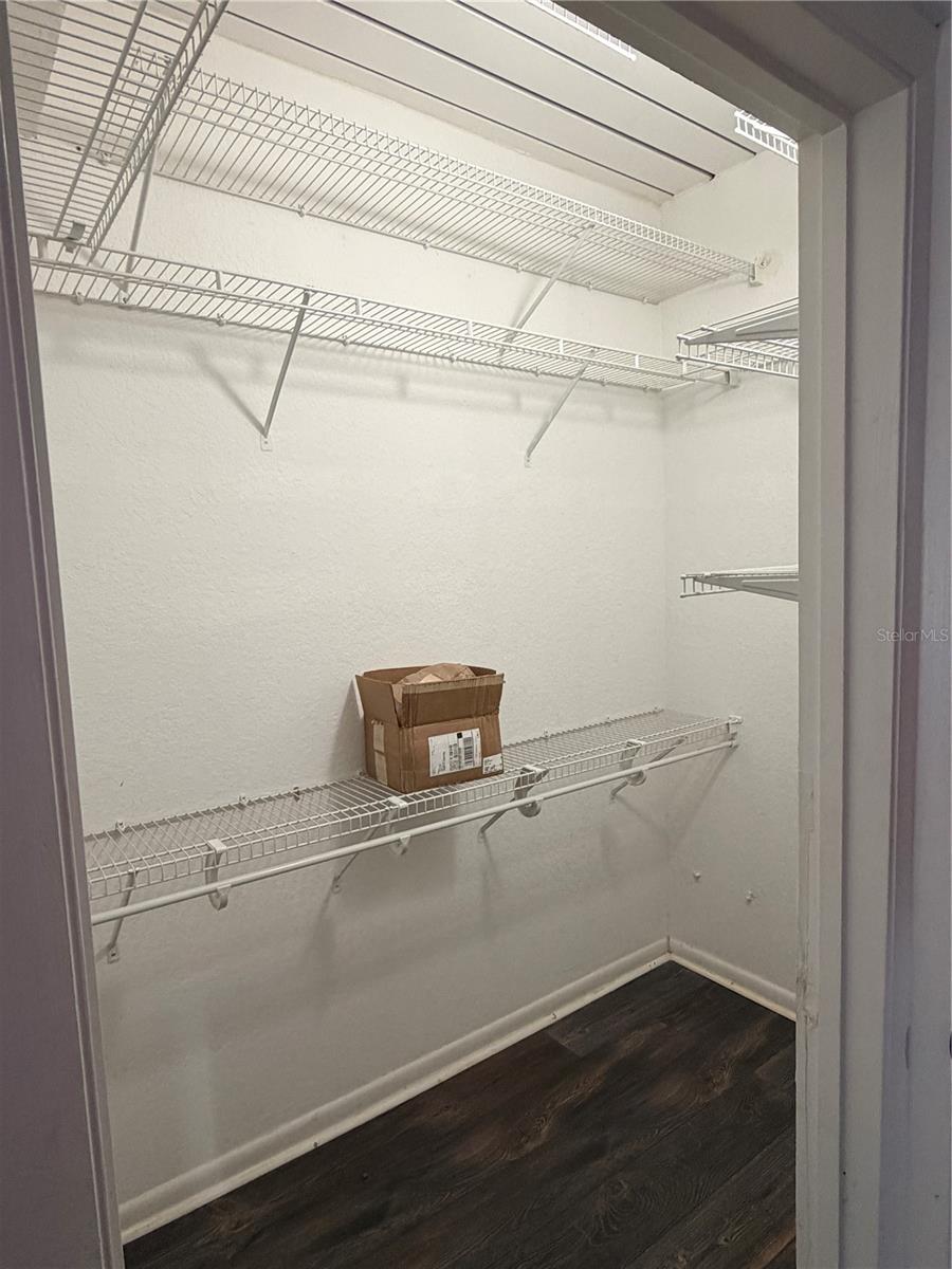 Image 21 of 22 For 2320 Azeele Street 327