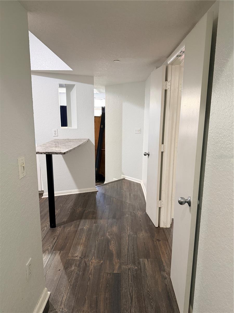 Image 5 of 22 For 2320 Azeele Street 327