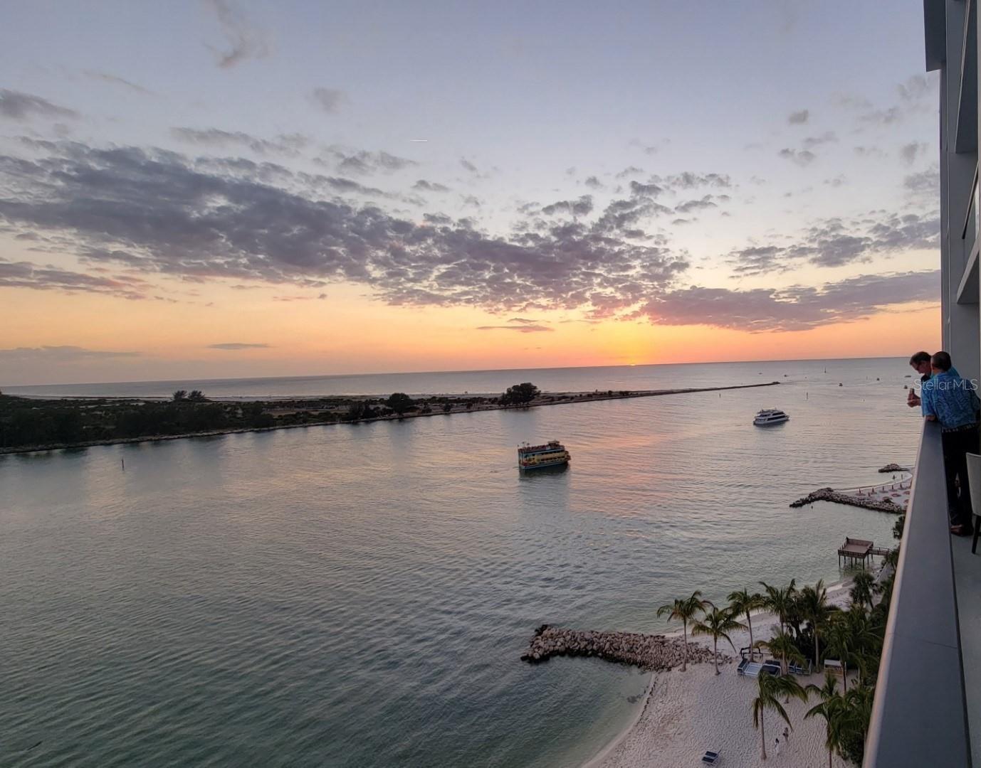 Listing photo id 12 for 691 Gulfview Boulevard 1510