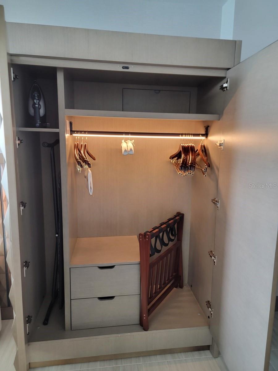 Listing photo id 19 for 691 Gulfview Boulevard 1510