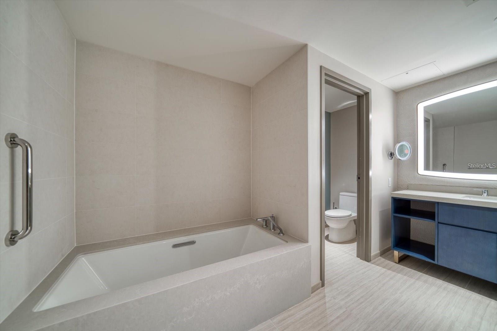 Listing photo id 32 for 691 Gulfview Boulevard 1510