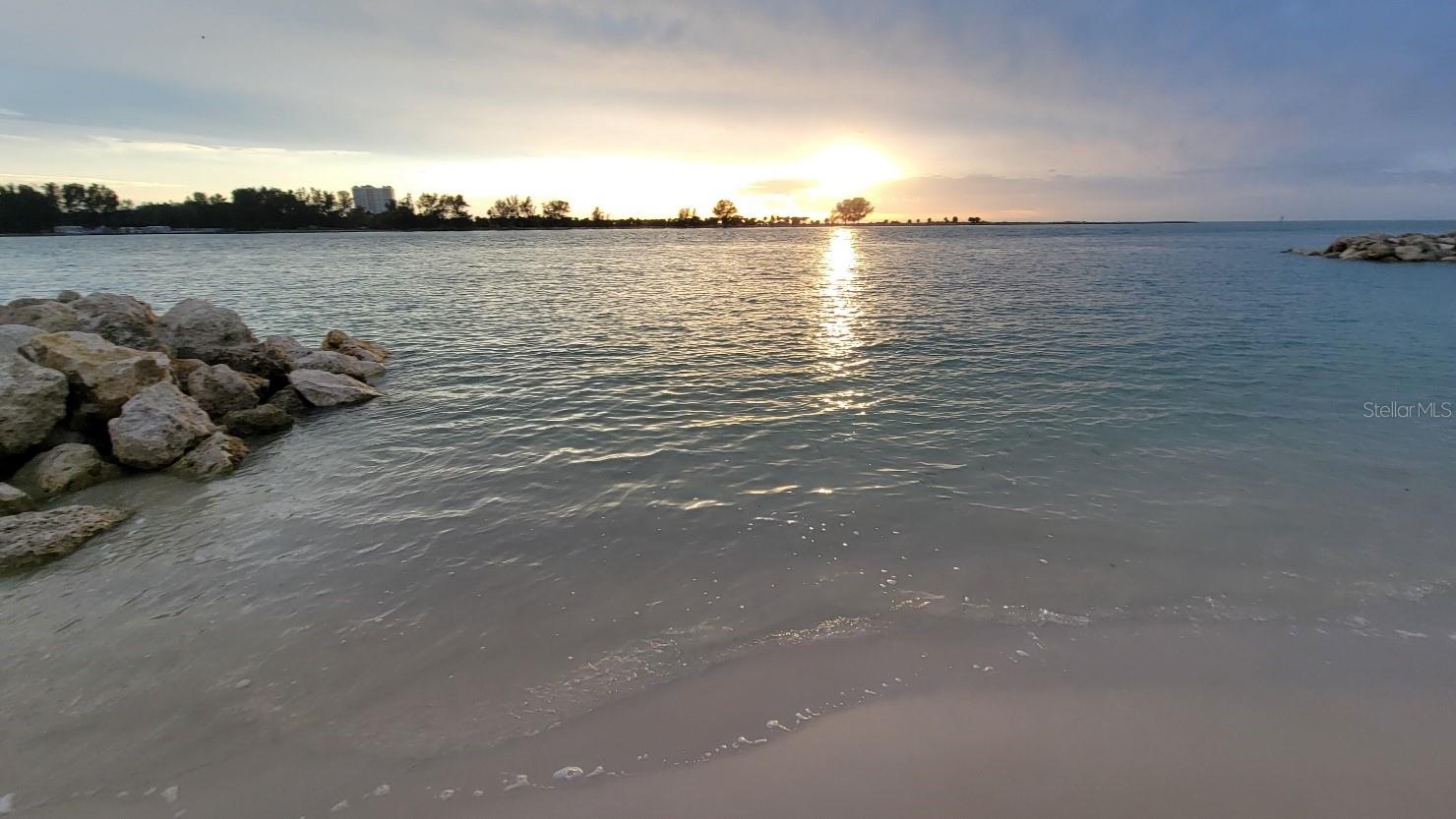 Listing photo id 36 for 691 Gulfview Boulevard 1510