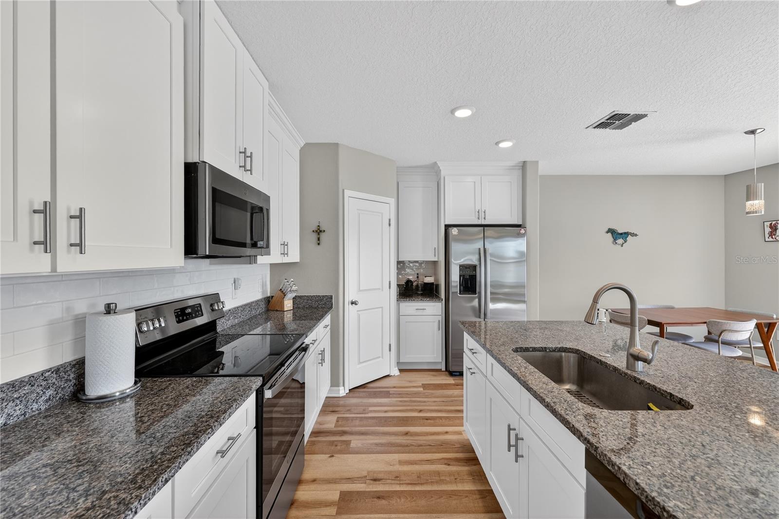 Image 10 of 59 For 416 Royal Empress Drive