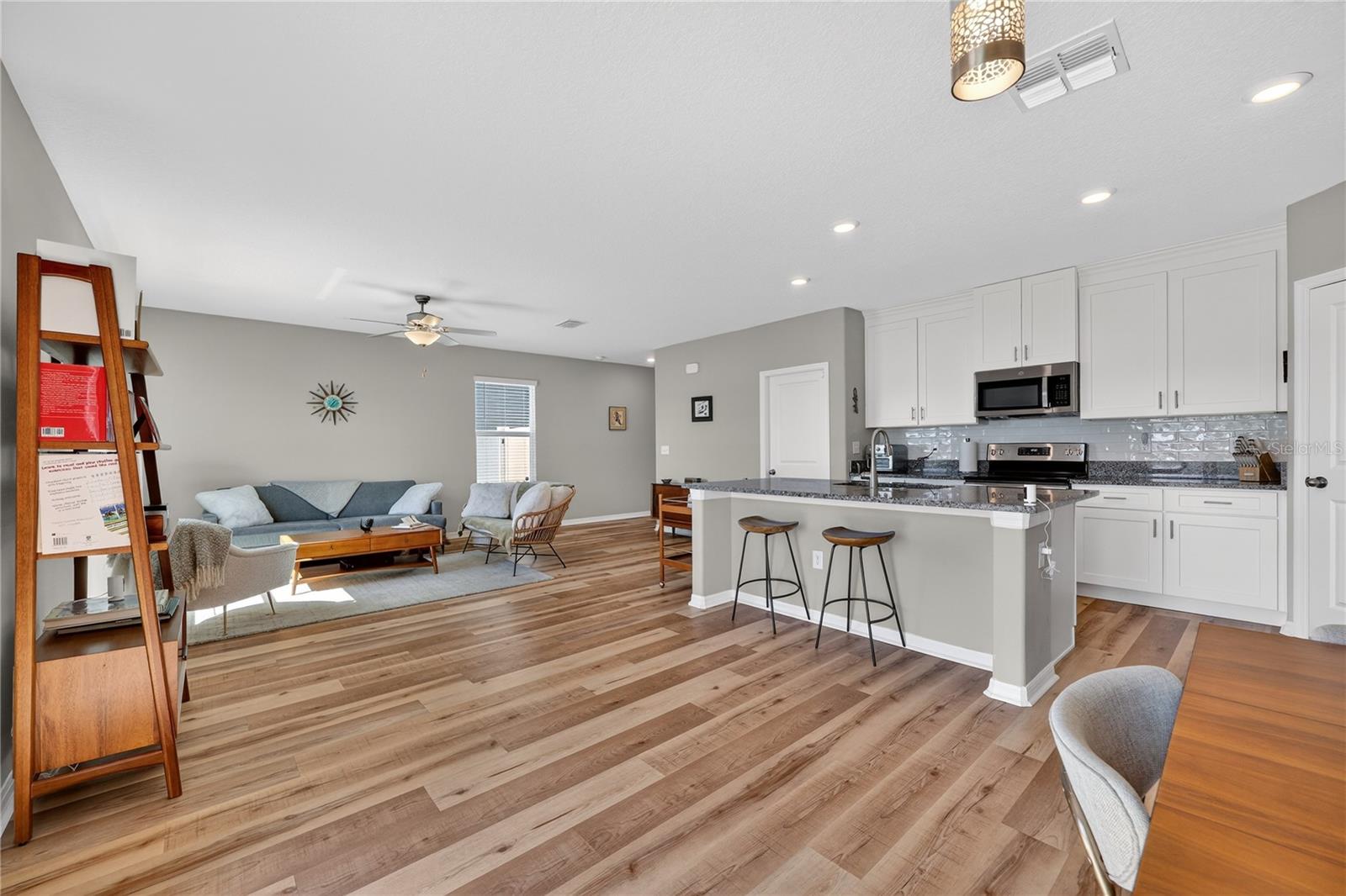 Image 12 of 59 For 416 Royal Empress Drive