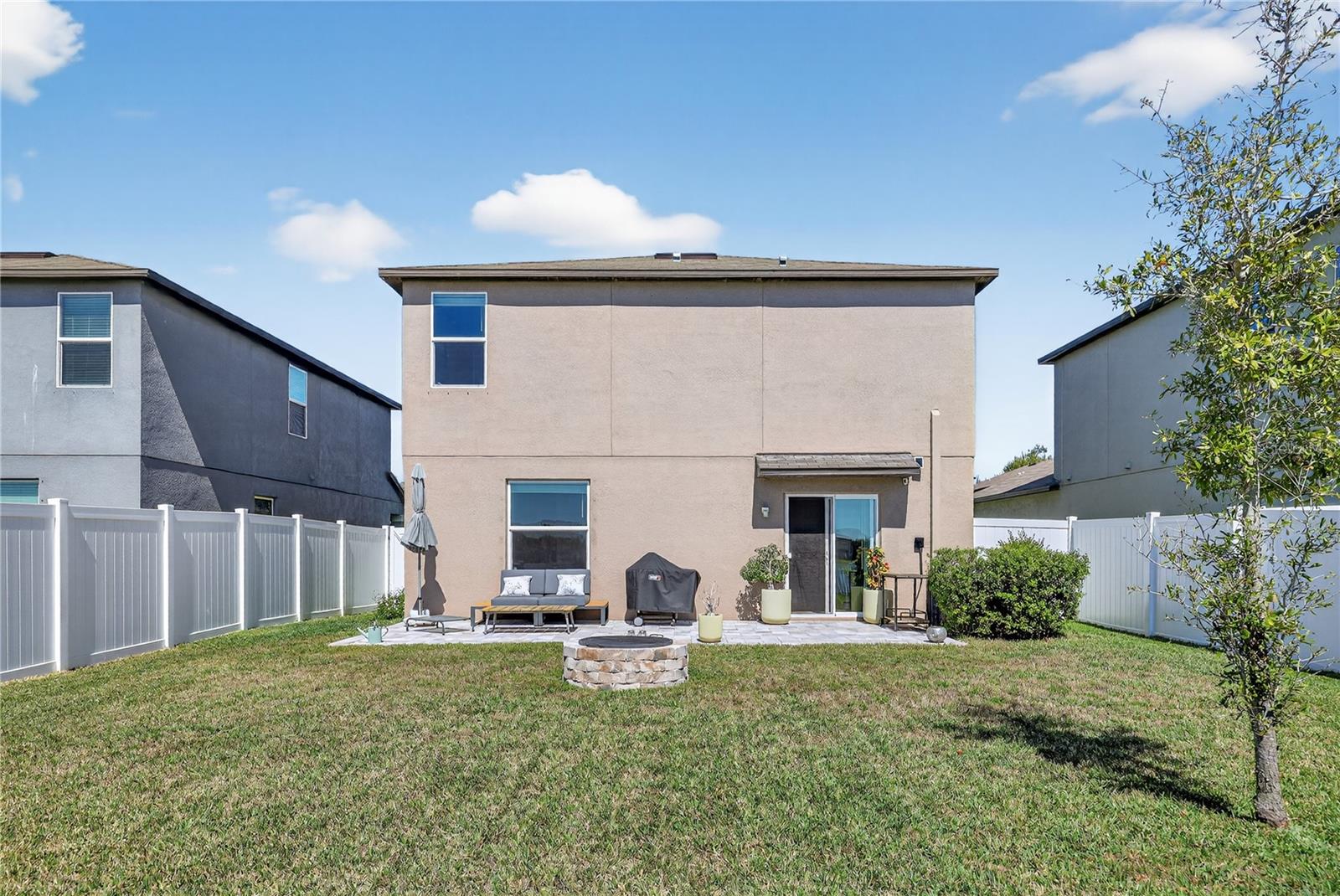 Image 17 of 59 For 416 Royal Empress Drive