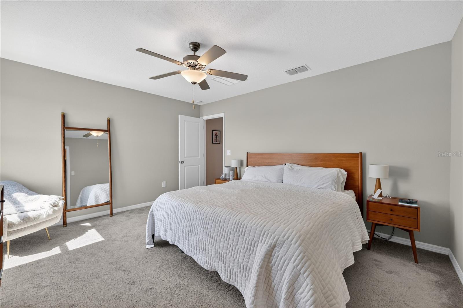 Image 19 of 59 For 416 Royal Empress Drive