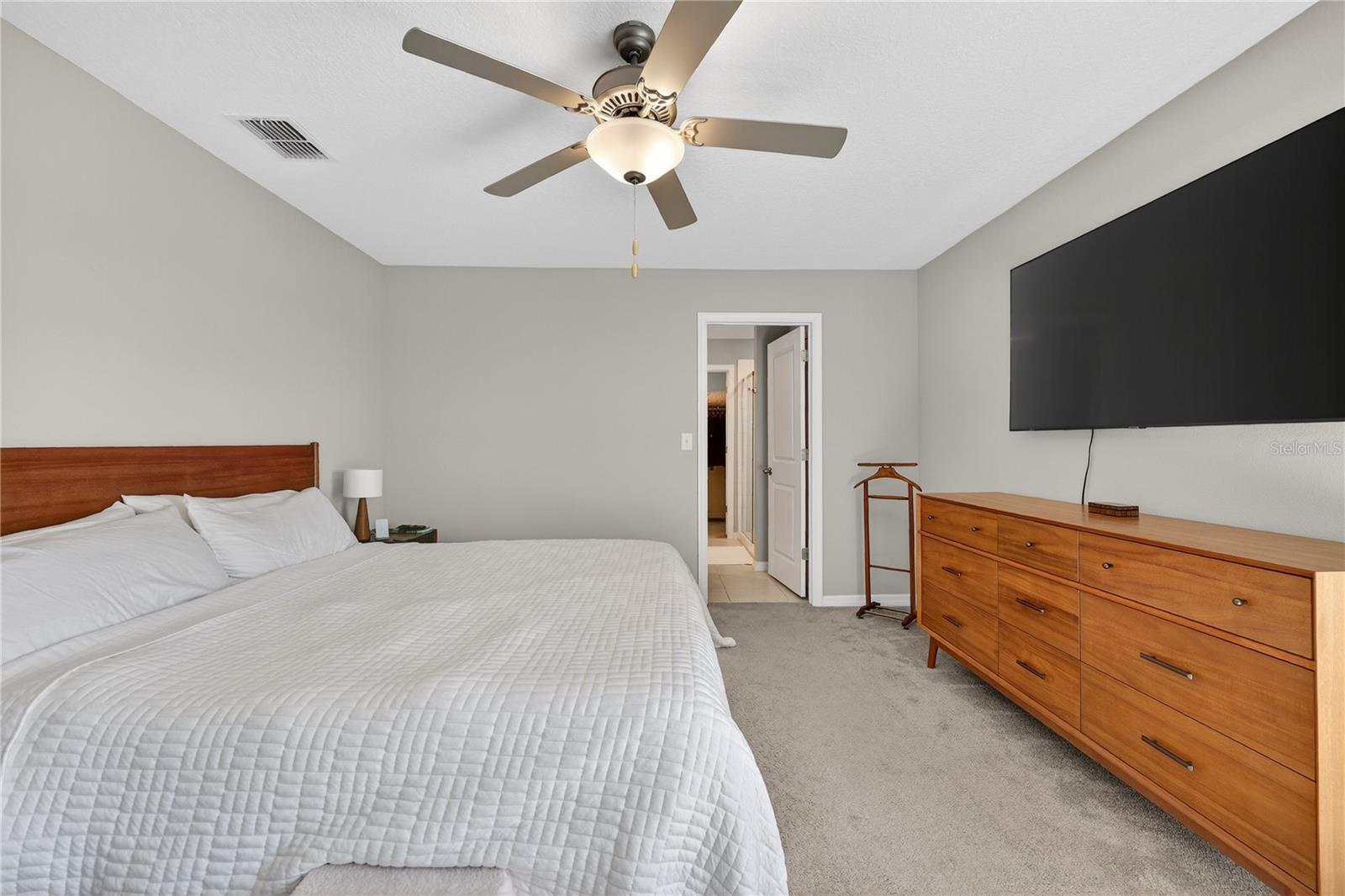 Image 20 of 59 For 416 Royal Empress Drive