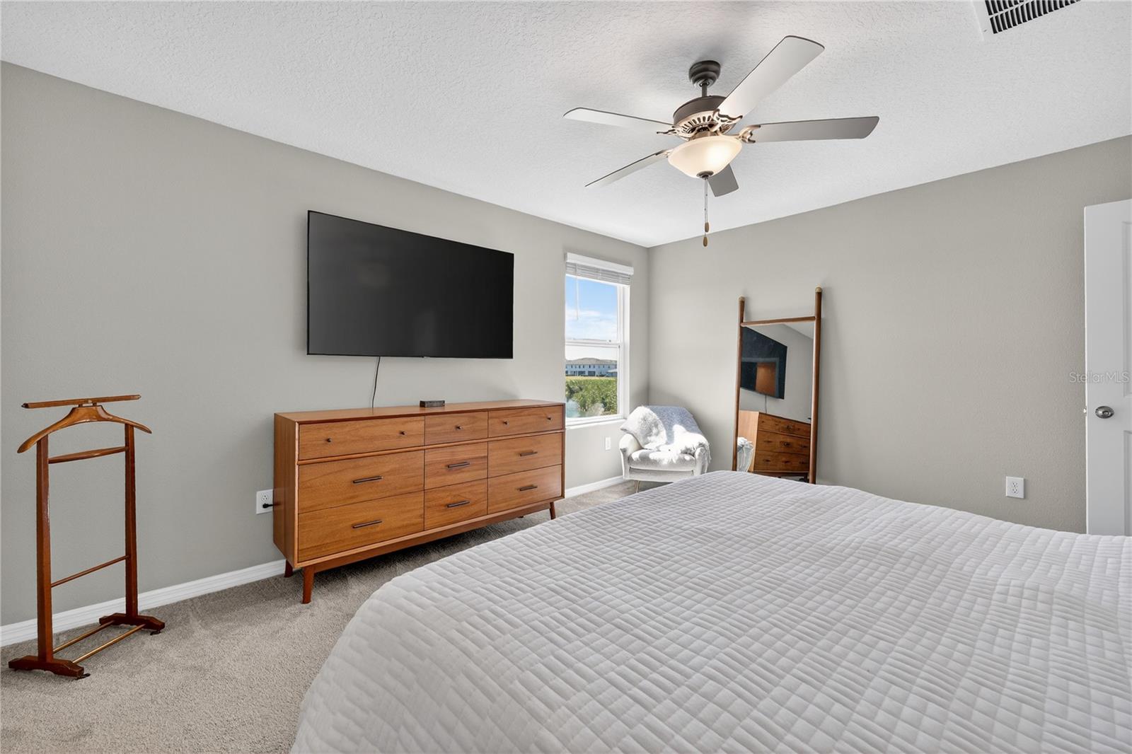 Image 21 of 59 For 416 Royal Empress Drive