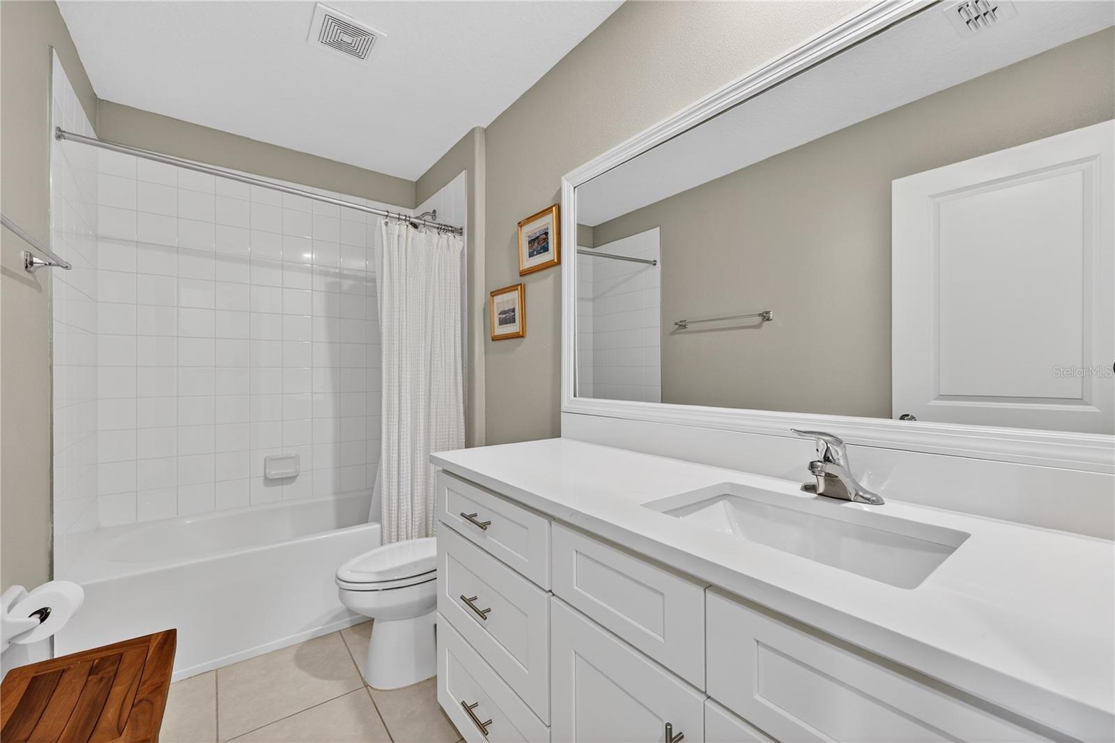 Image 26 of 59 For 416 Royal Empress Drive