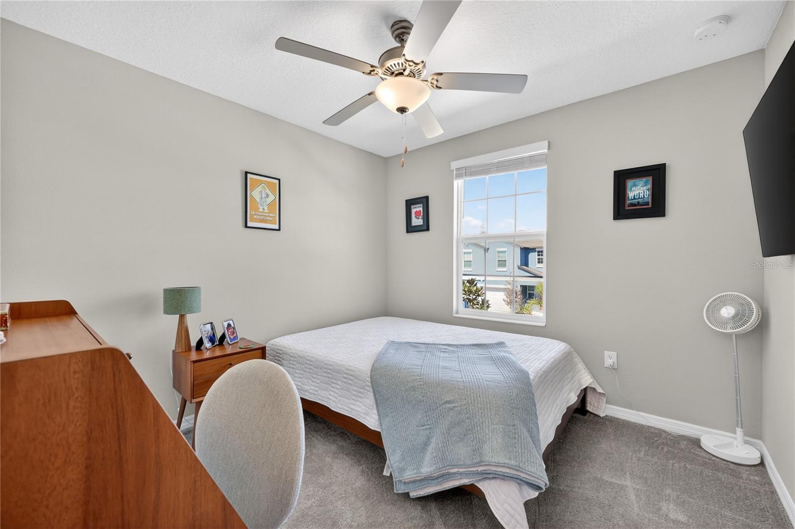 Image 27 of 59 For 416 Royal Empress Drive