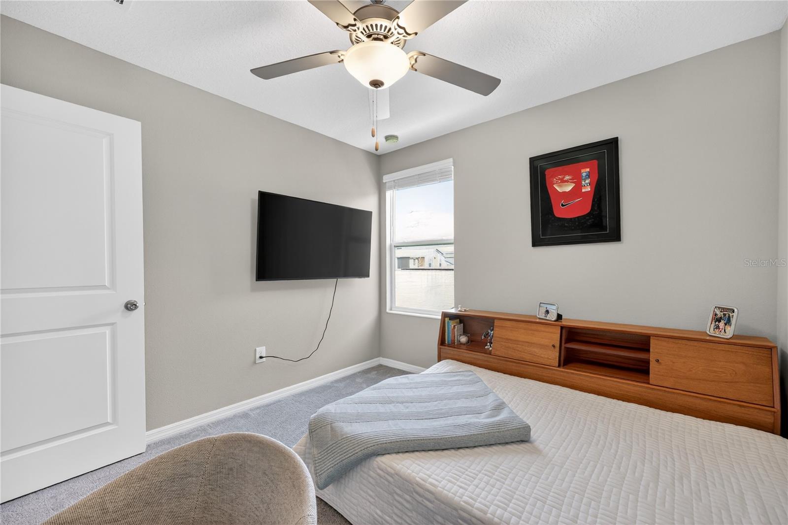 Image 30 of 59 For 416 Royal Empress Drive