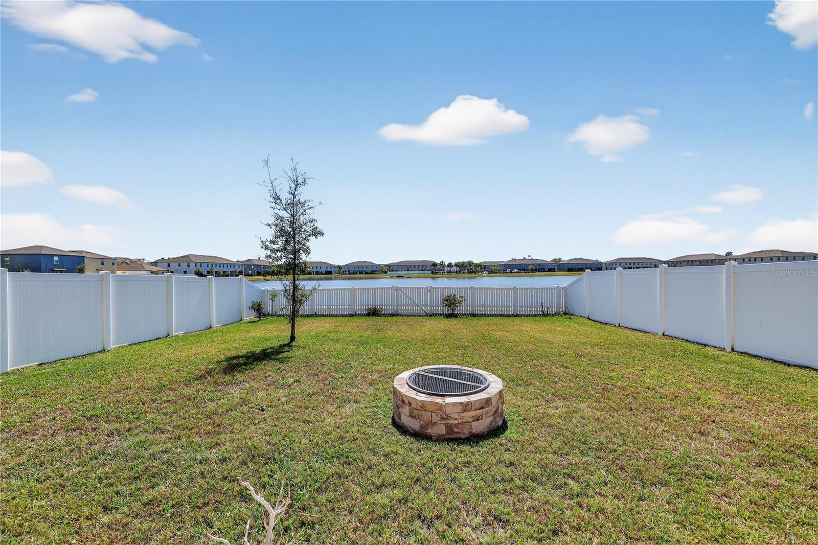 Image 41 of 59 For 416 Royal Empress Drive