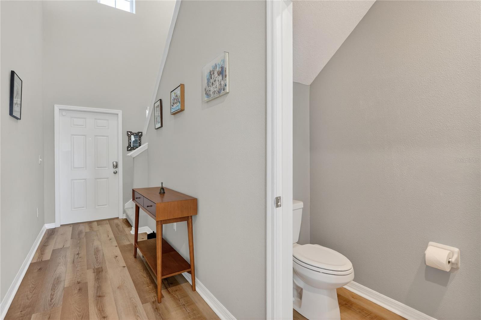 Image 5 of 59 For 416 Royal Empress Drive