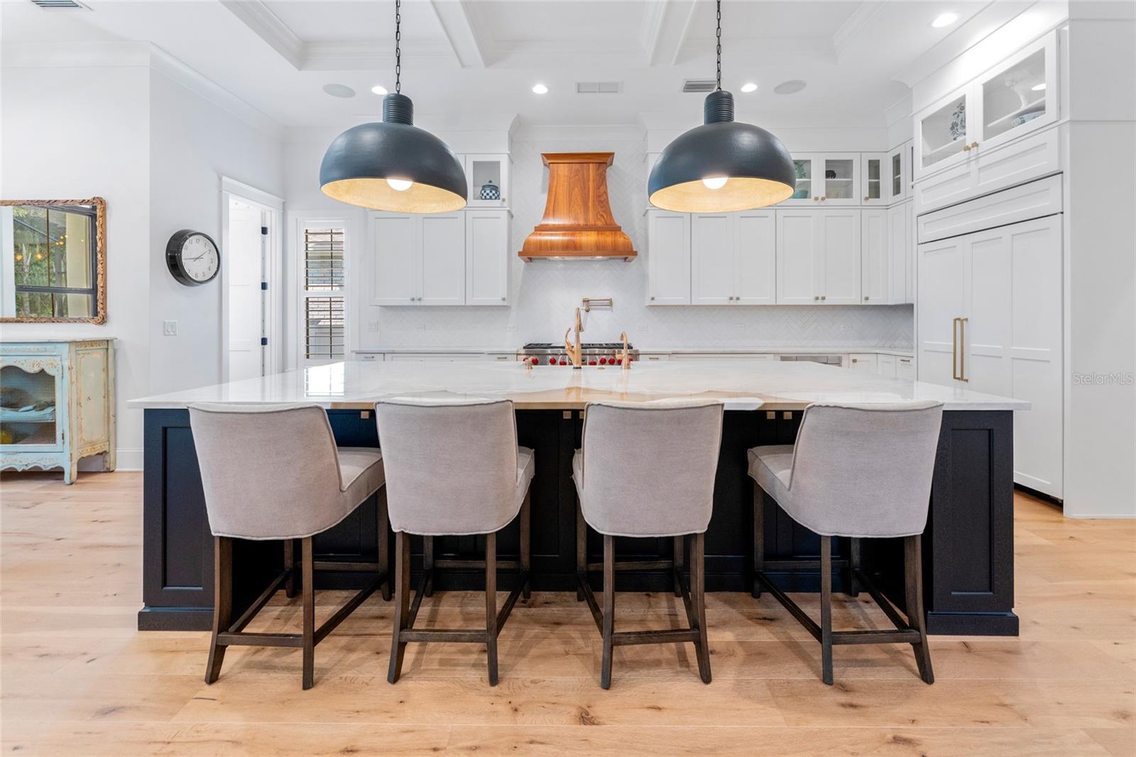 Image 16 of 79 For 209 Hubert Avenue