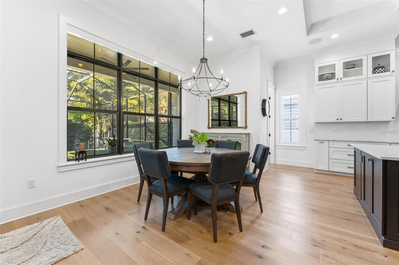 Image 18 of 79 For 209 Hubert Avenue