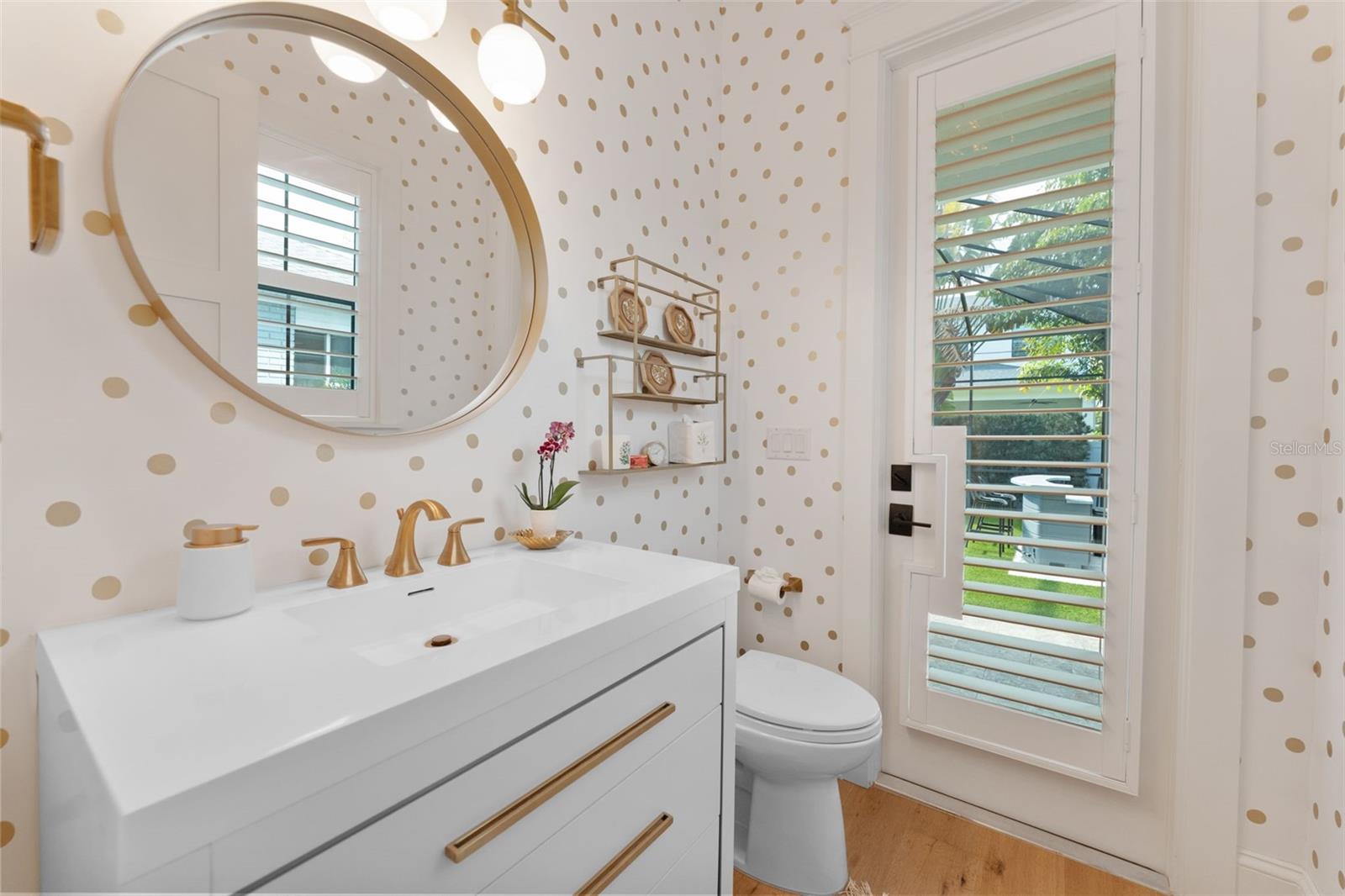 Image 20 of 79 For 209 Hubert Avenue