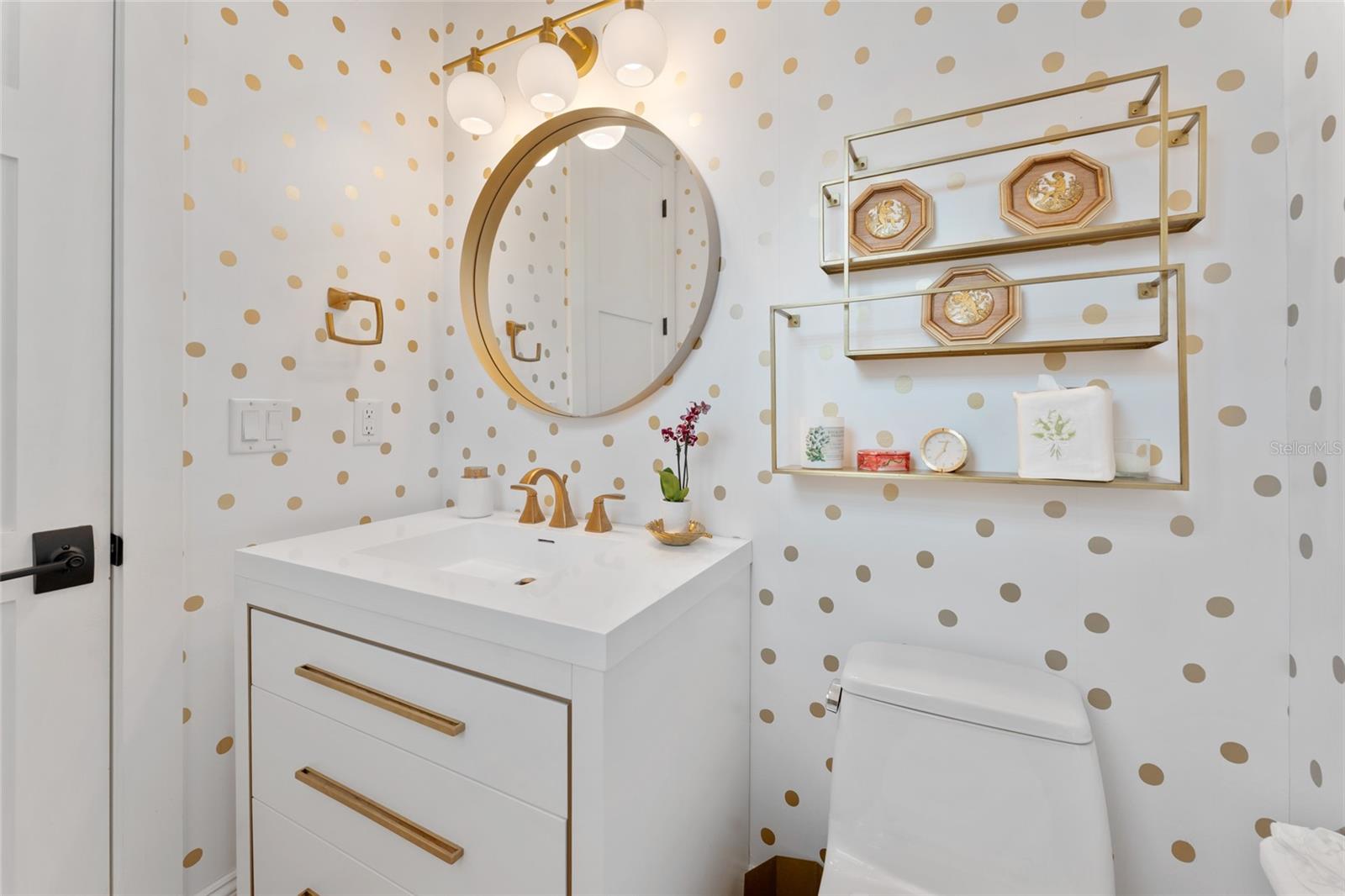 Image 21 of 79 For 209 Hubert Avenue