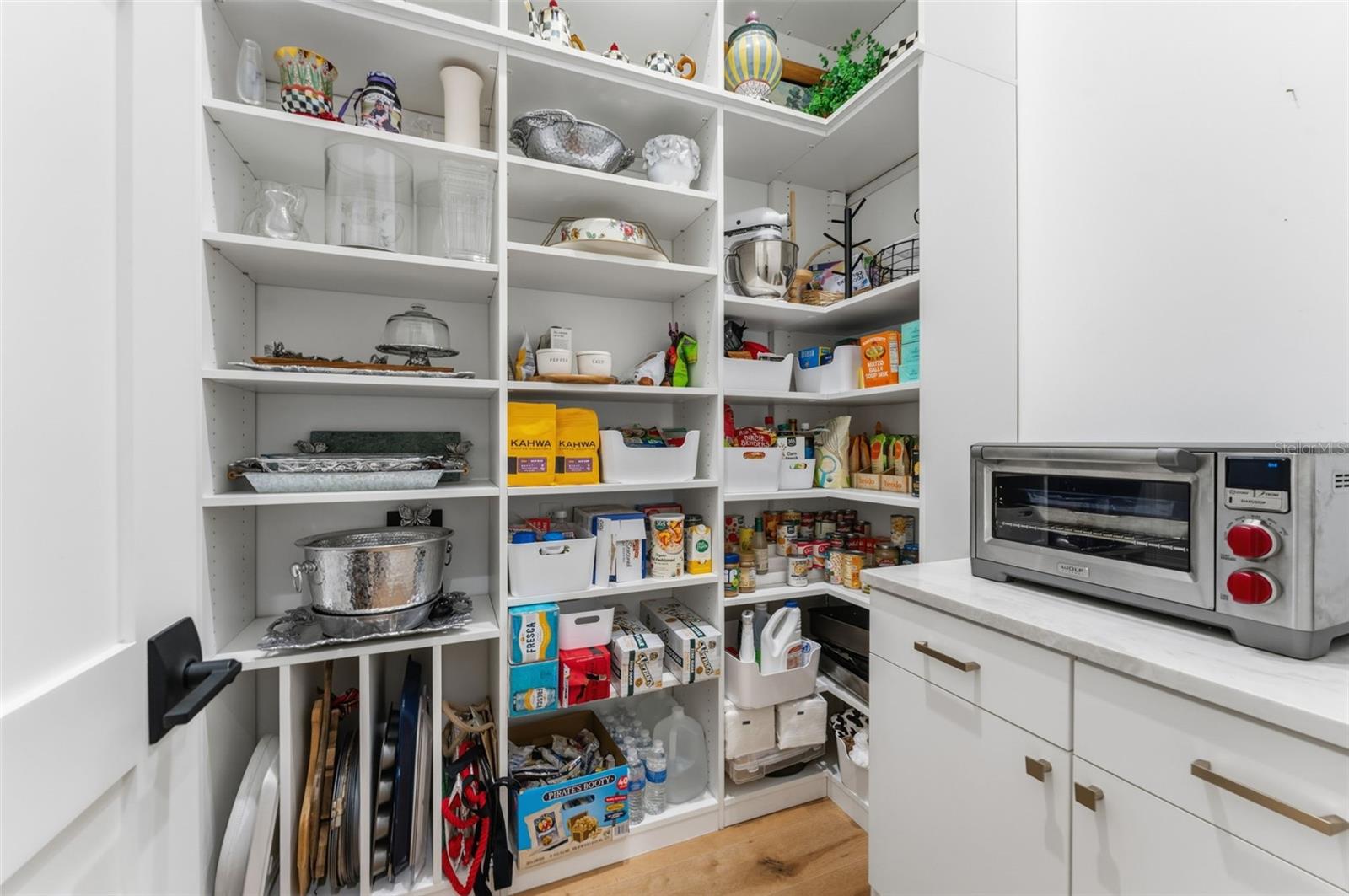 Image 22 of 79 For 209 Hubert Avenue