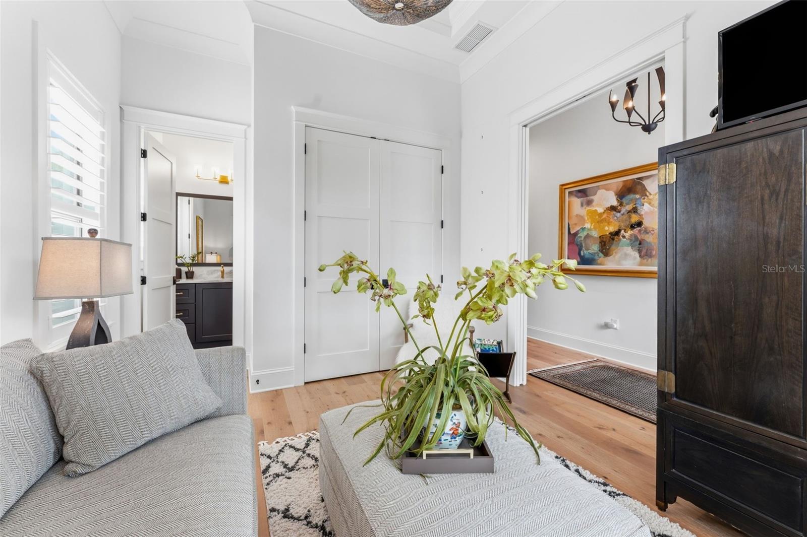 Image 27 of 79 For 209 Hubert Avenue