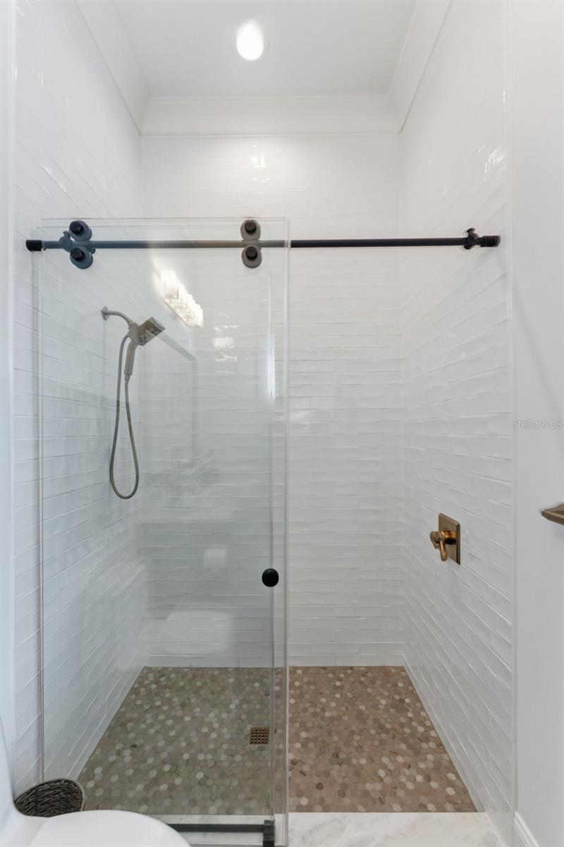 Image 29 of 79 For 209 Hubert Avenue