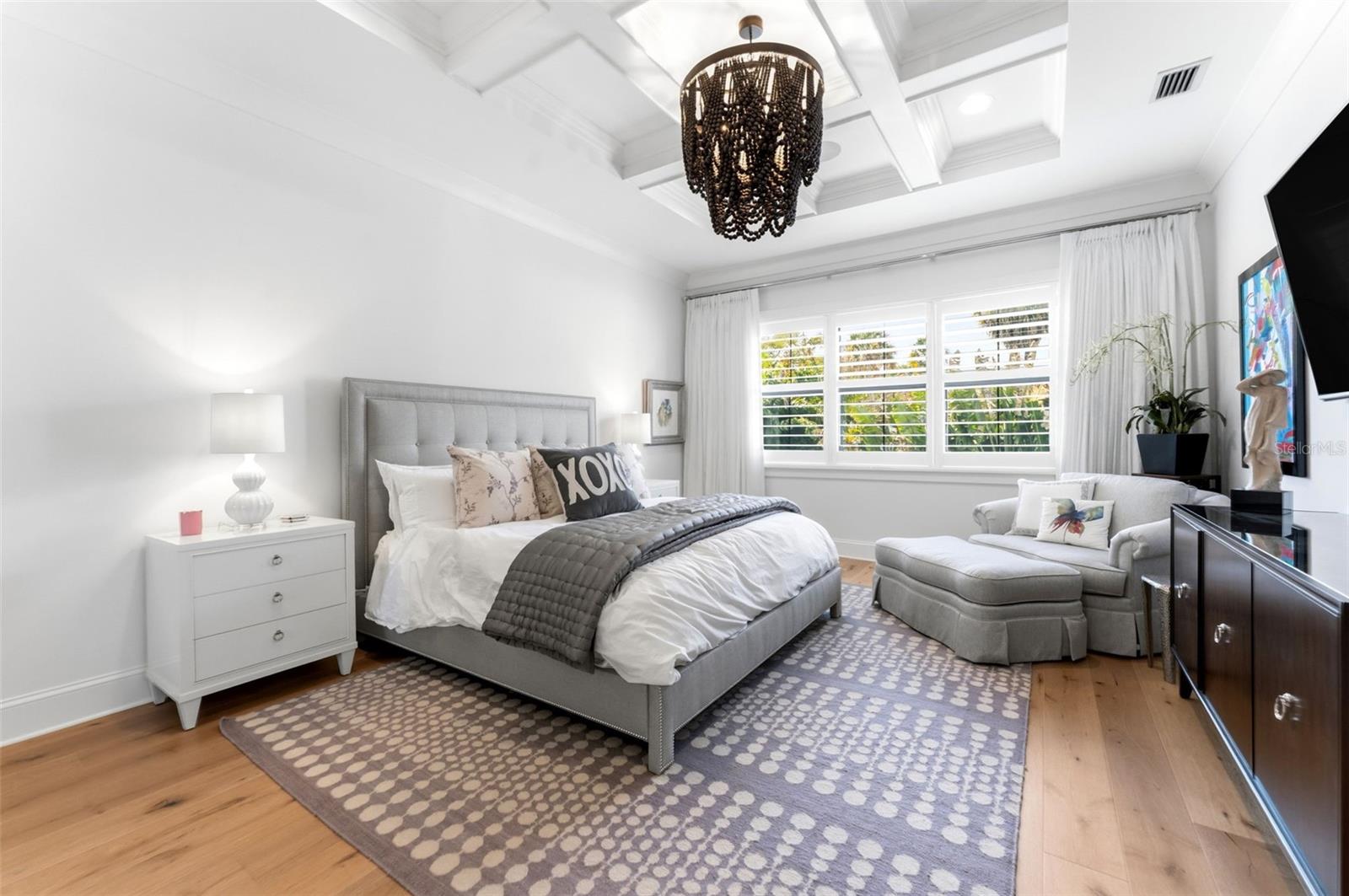 Image 35 of 79 For 209 Hubert Avenue