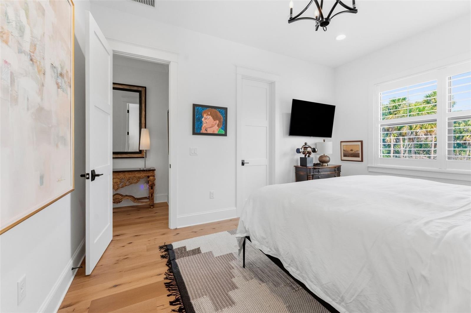 Image 51 of 79 For 209 Hubert Avenue