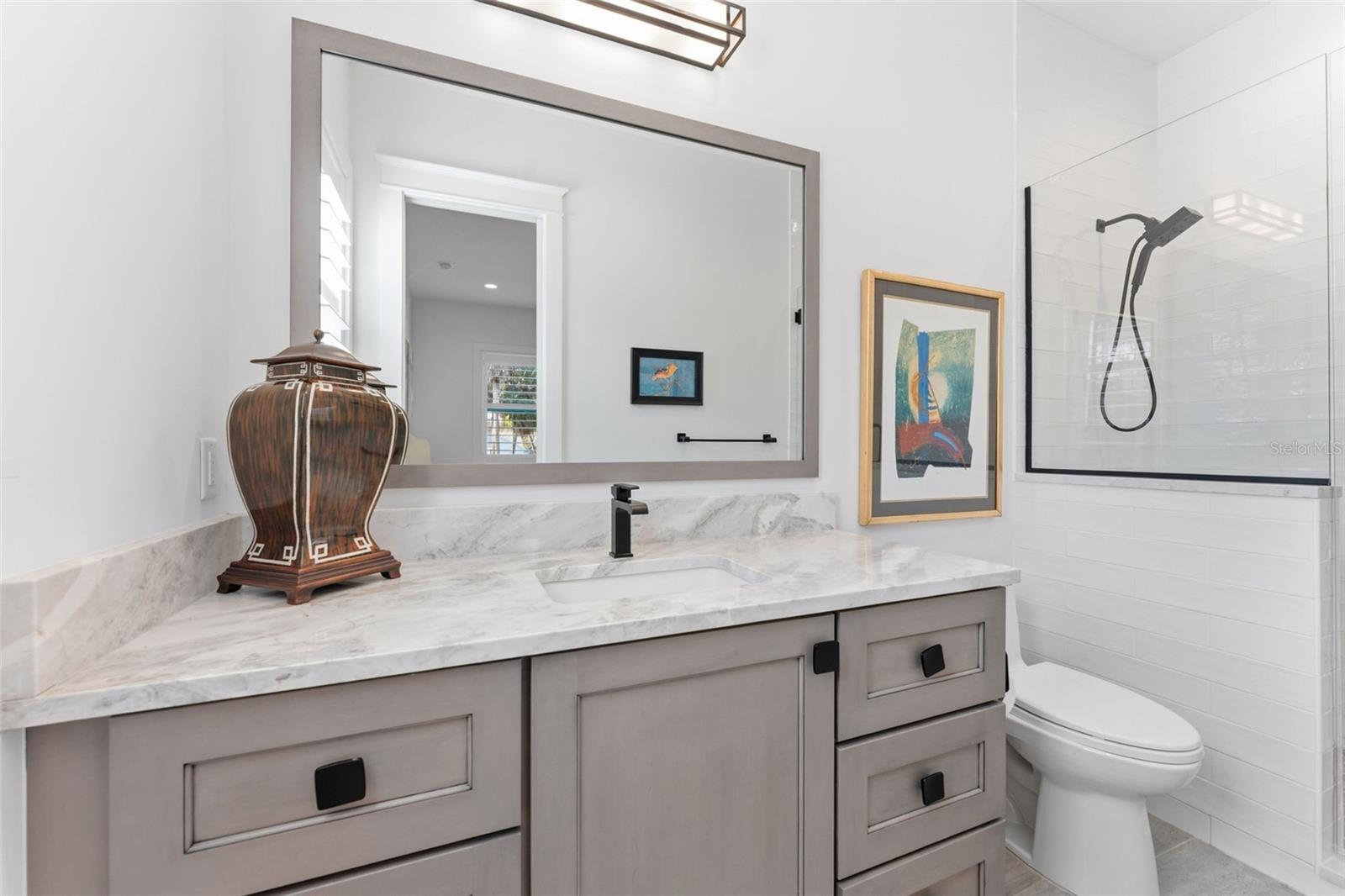 Image 53 of 79 For 209 Hubert Avenue