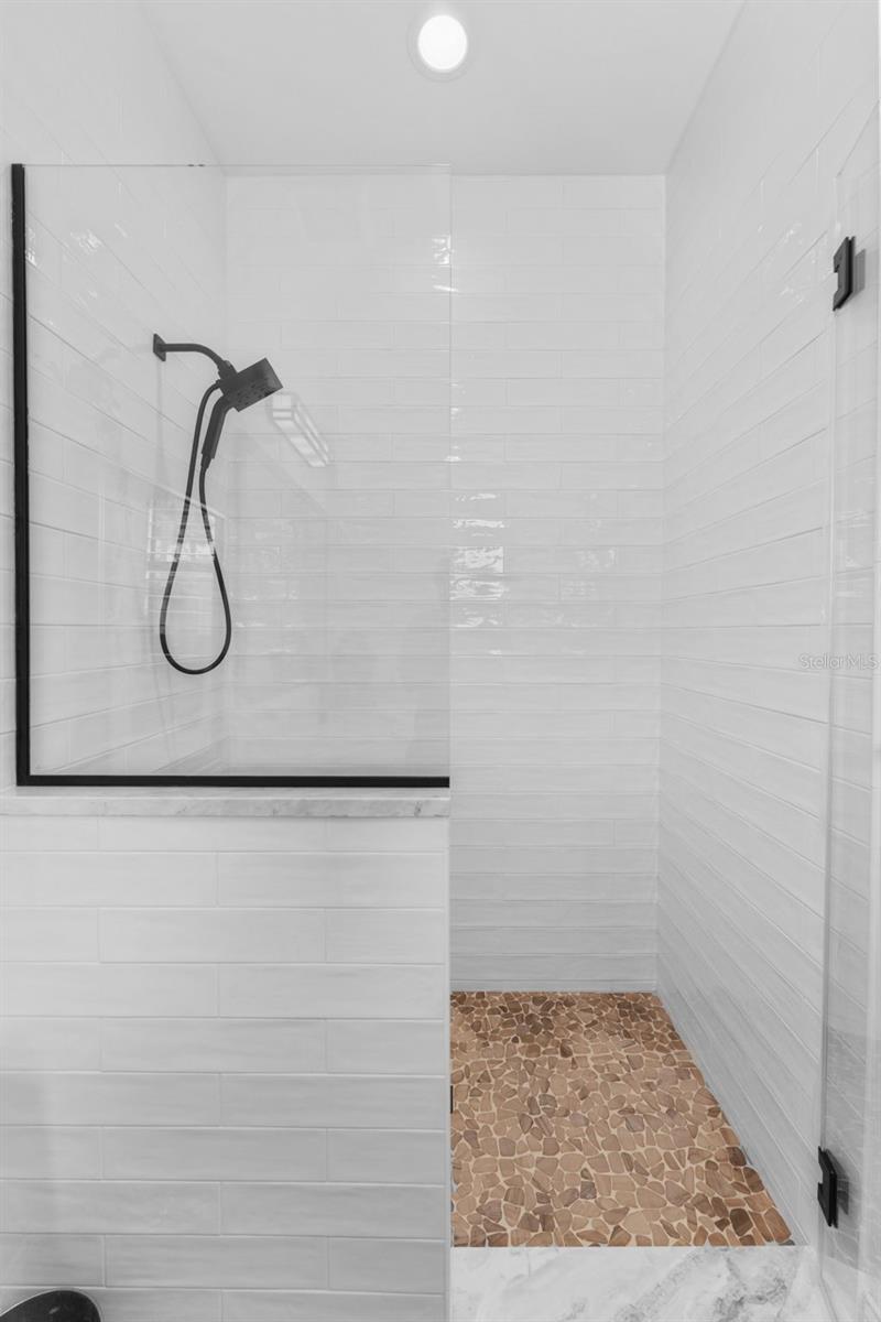 Image 54 of 79 For 209 Hubert Avenue