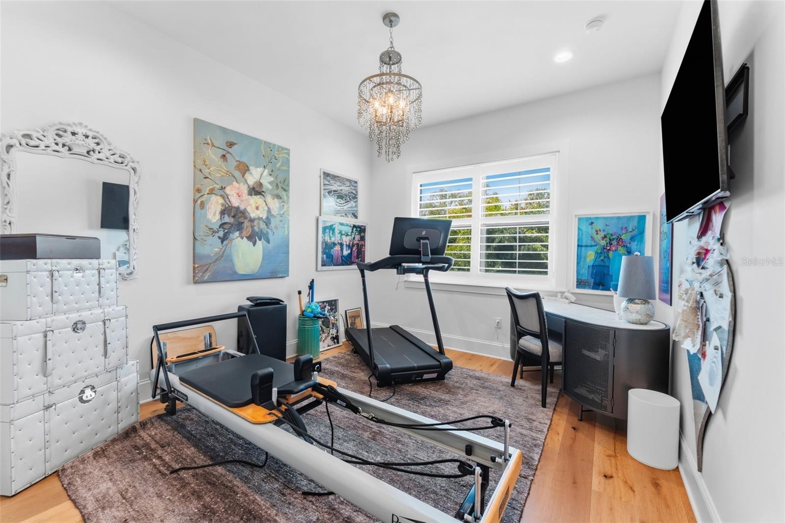 Image 61 of 79 For 209 Hubert Avenue