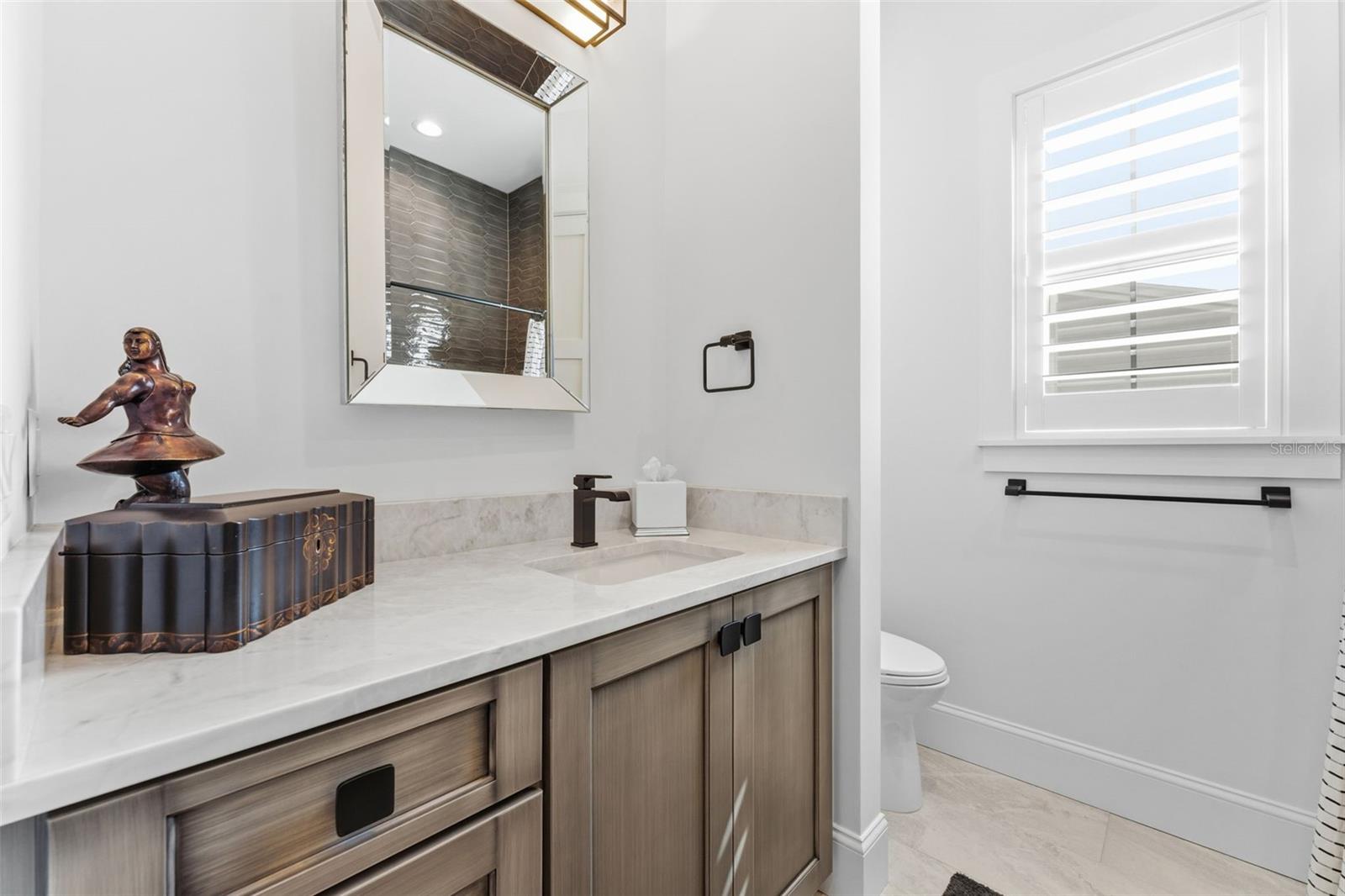 Image 62 of 79 For 209 Hubert Avenue