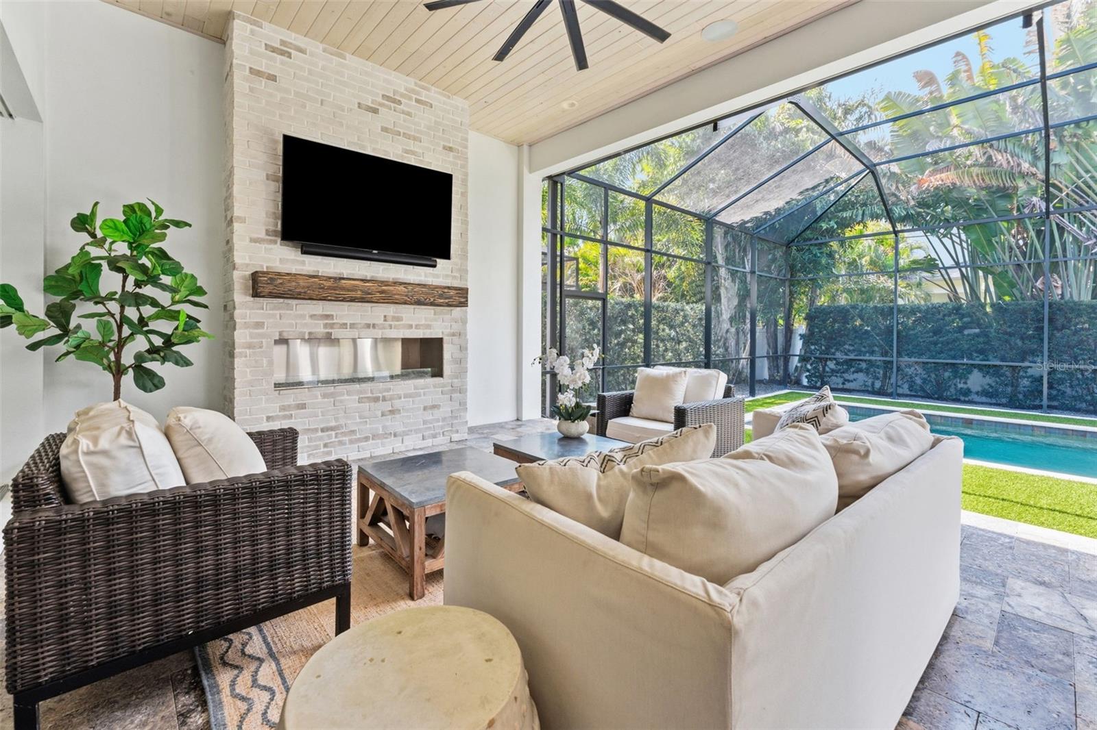 Image 64 of 79 For 209 Hubert Avenue