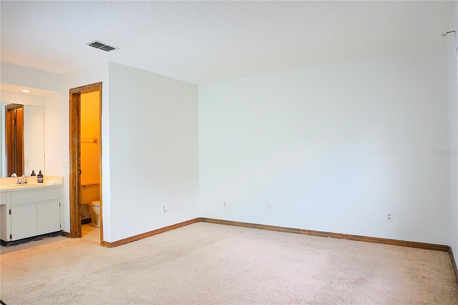 Image 22 of 36 For 13152 Village Chase Circle 1