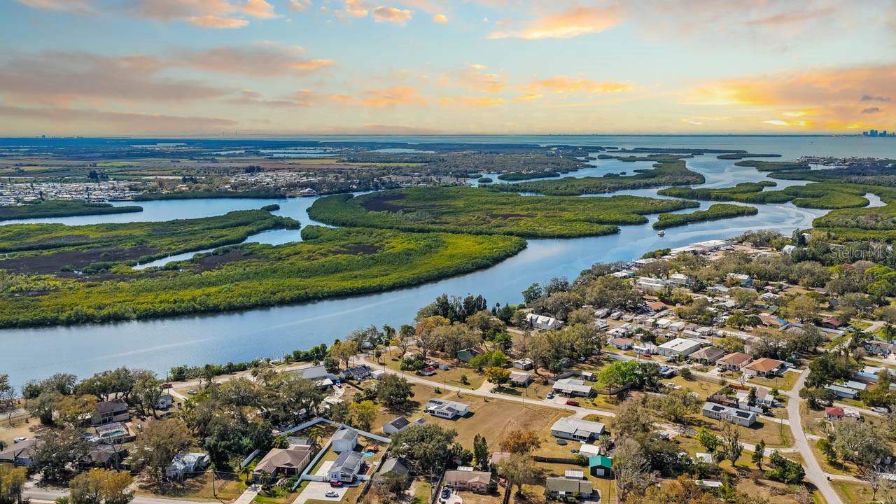 Image 17 of 19 For 910 Lytle St Sw