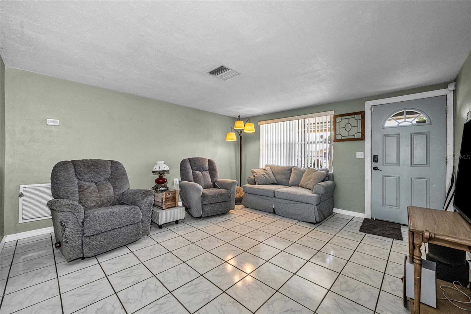 Image 11 of 44 For 1131 Royalwood Drive