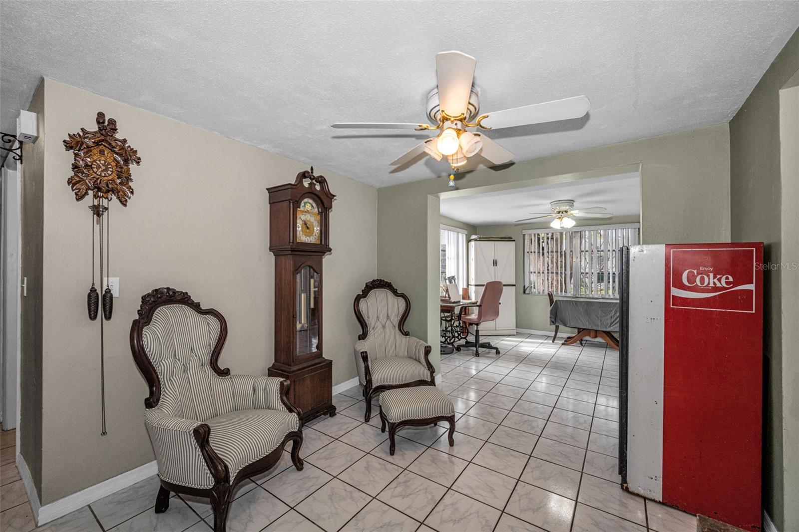 Image 13 of 44 For 1131 Royalwood Drive