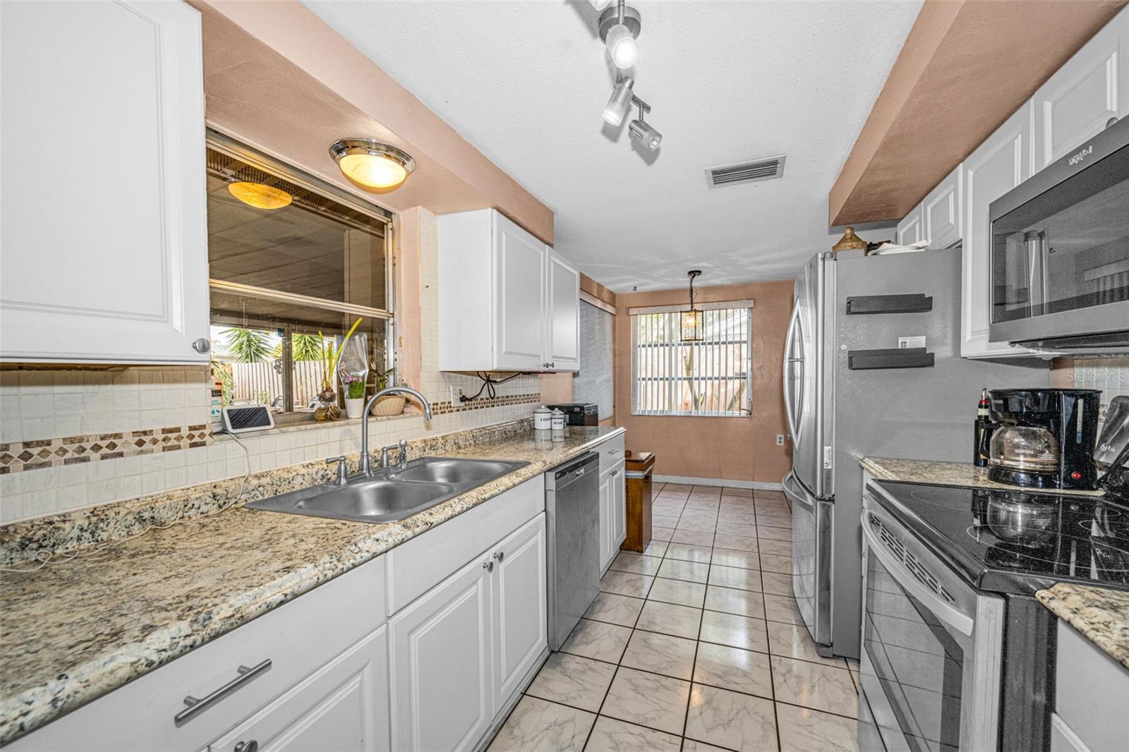 Image 15 of 44 For 1131 Royalwood Drive