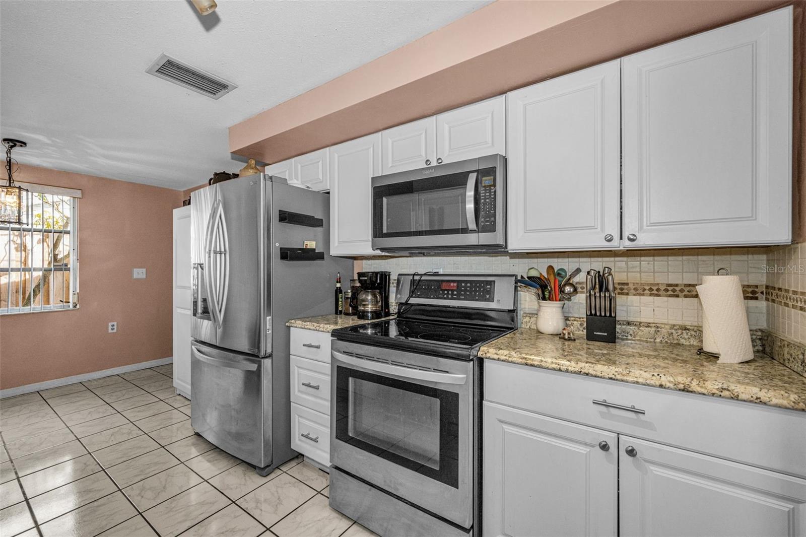 Image 16 of 44 For 1131 Royalwood Drive