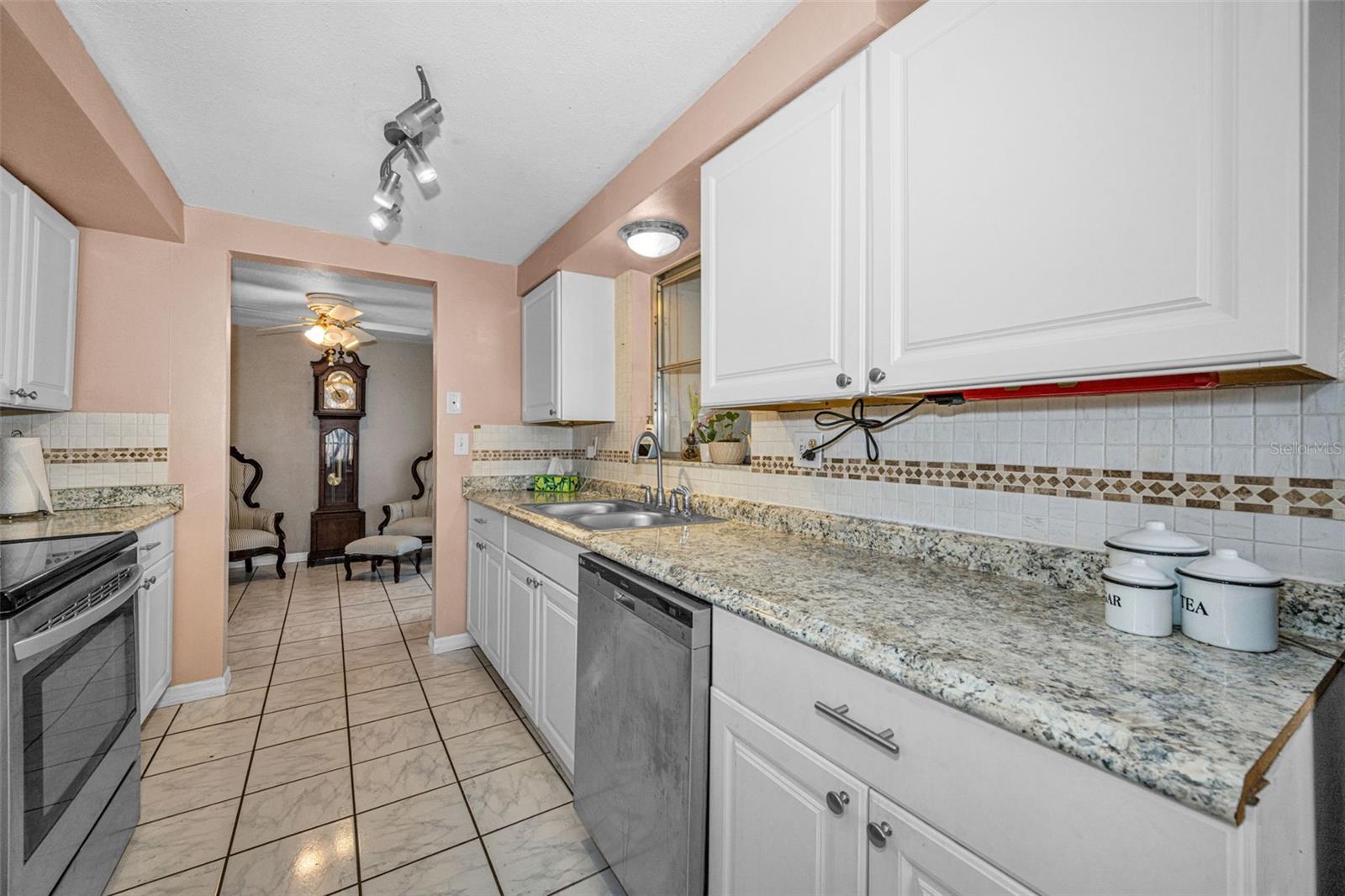 Image 17 of 44 For 1131 Royalwood Drive