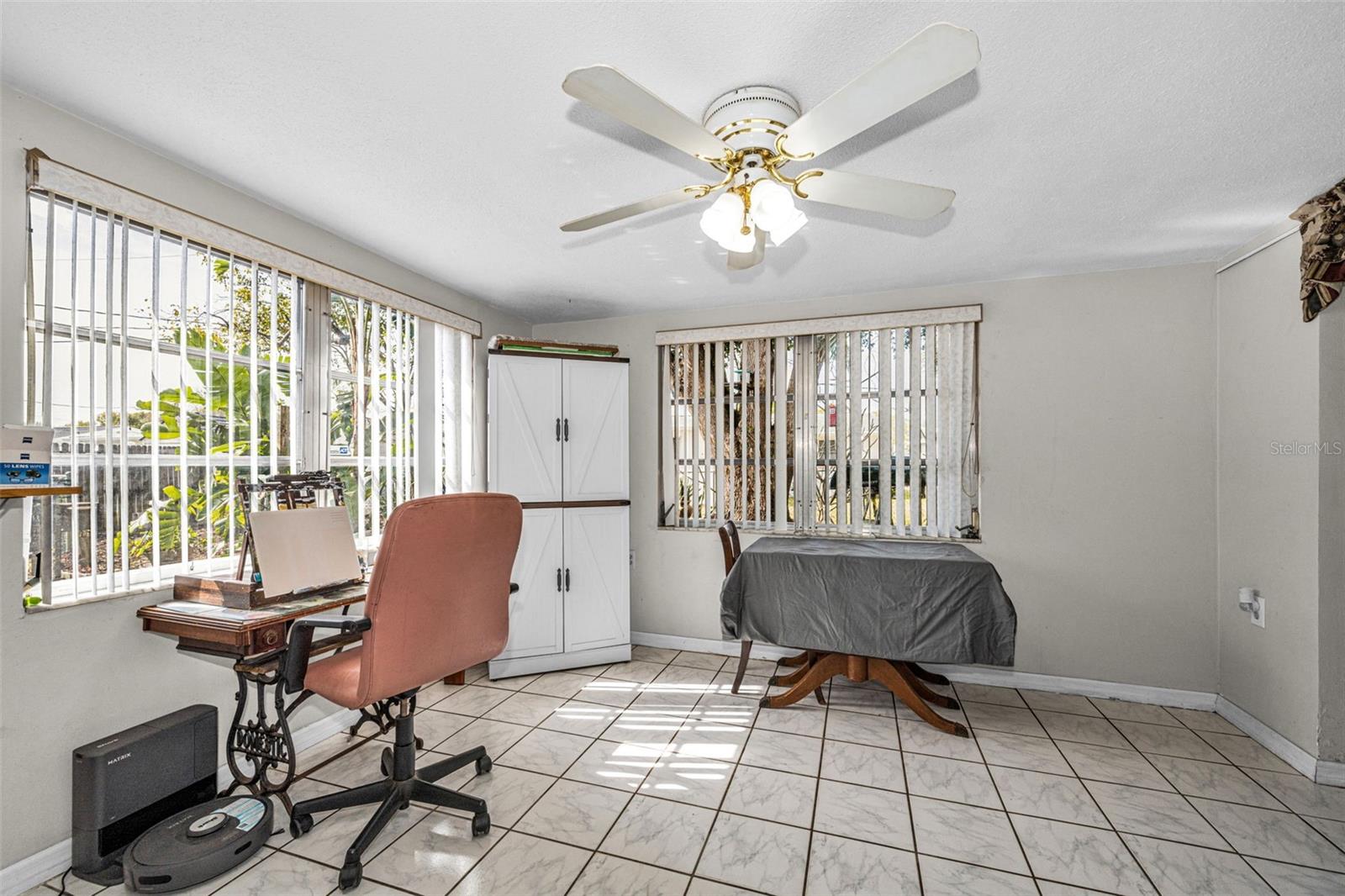 Image 23 of 44 For 1131 Royalwood Drive