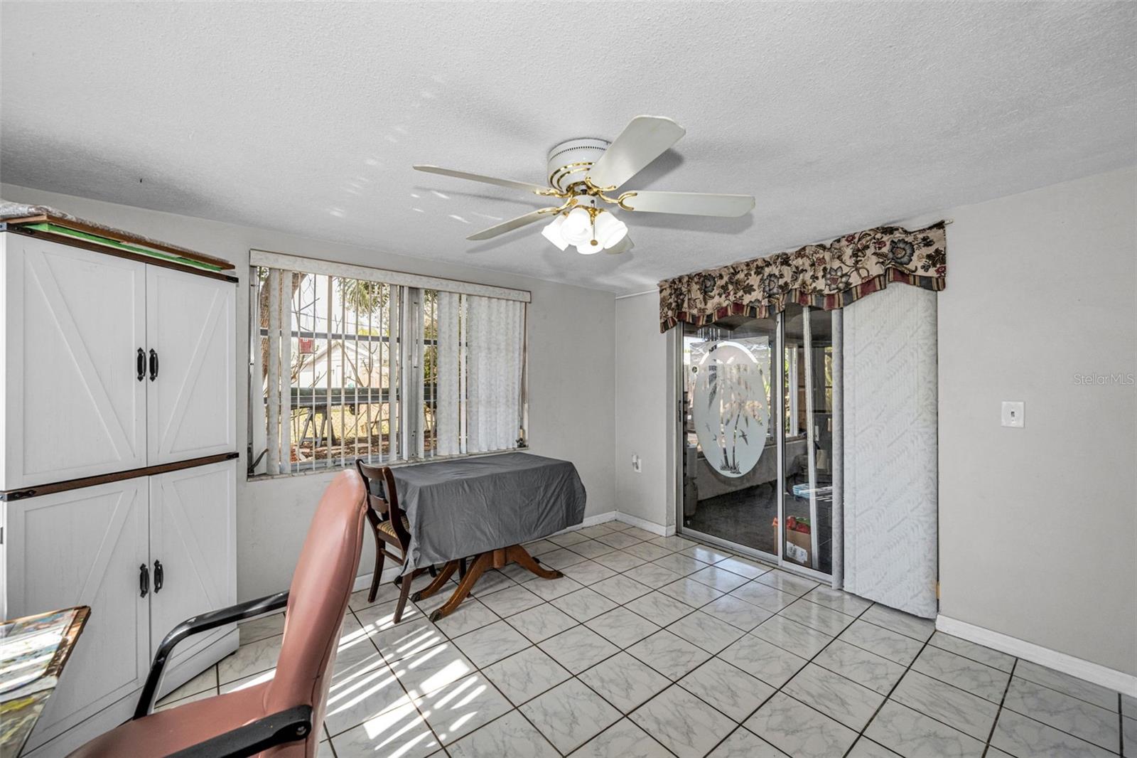 Image 24 of 44 For 1131 Royalwood Drive