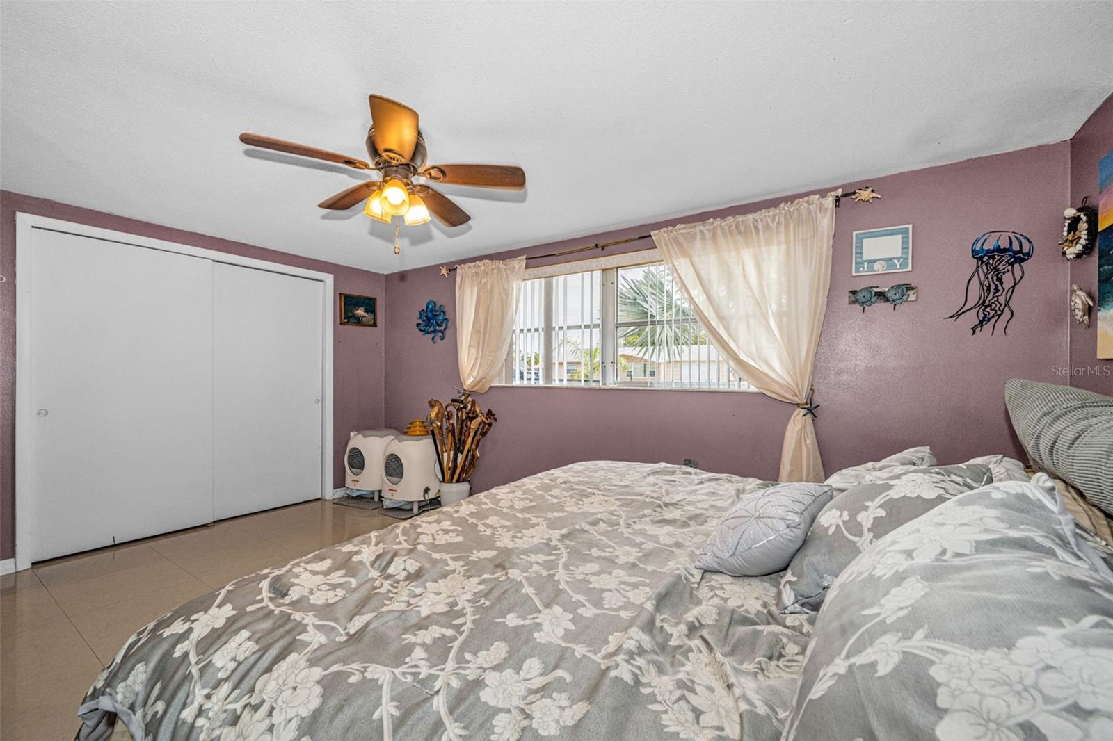 Image 27 of 44 For 1131 Royalwood Drive