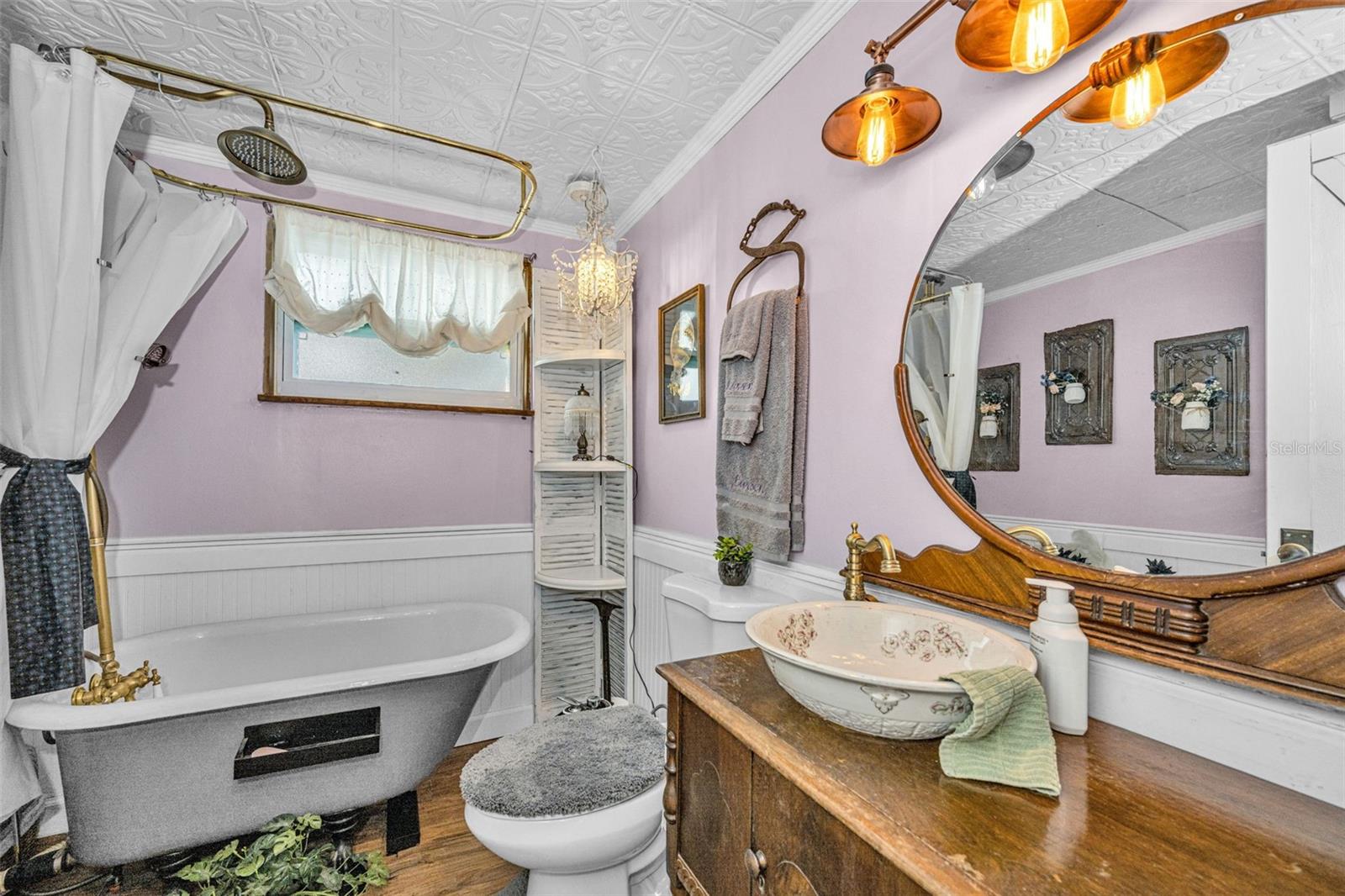 Image 29 of 44 For 1131 Royalwood Drive