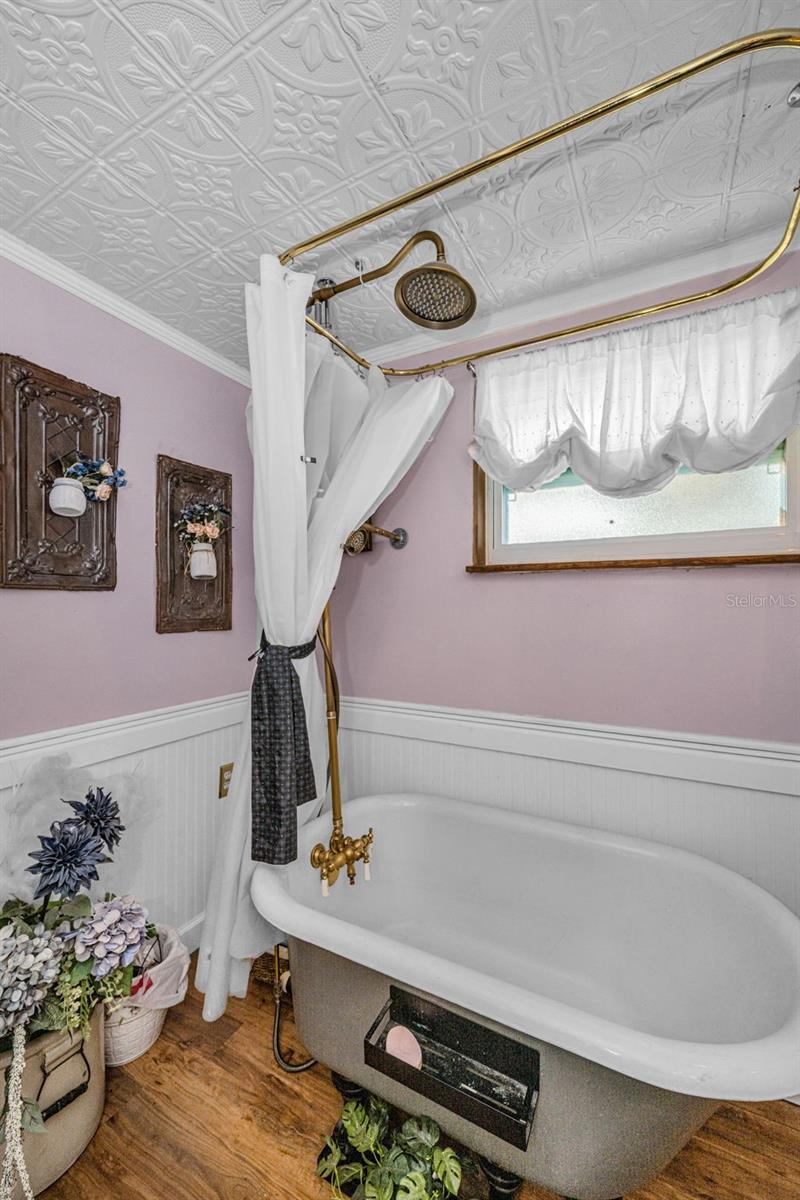 Image 30 of 44 For 1131 Royalwood Drive