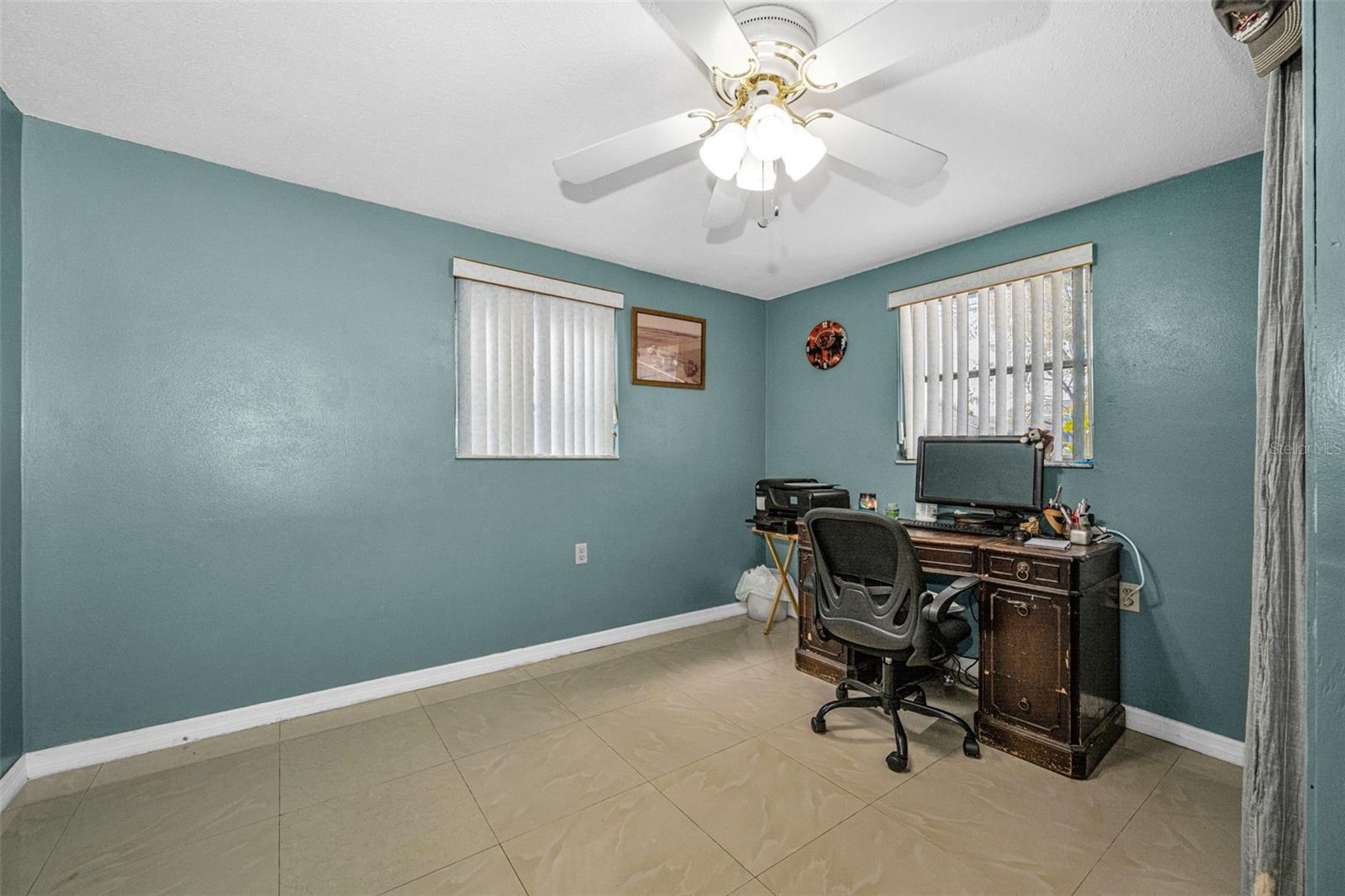 Image 31 of 44 For 1131 Royalwood Drive