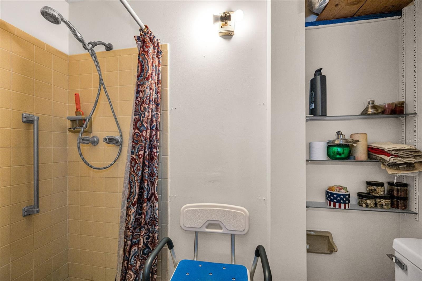 Image 32 of 44 For 1131 Royalwood Drive