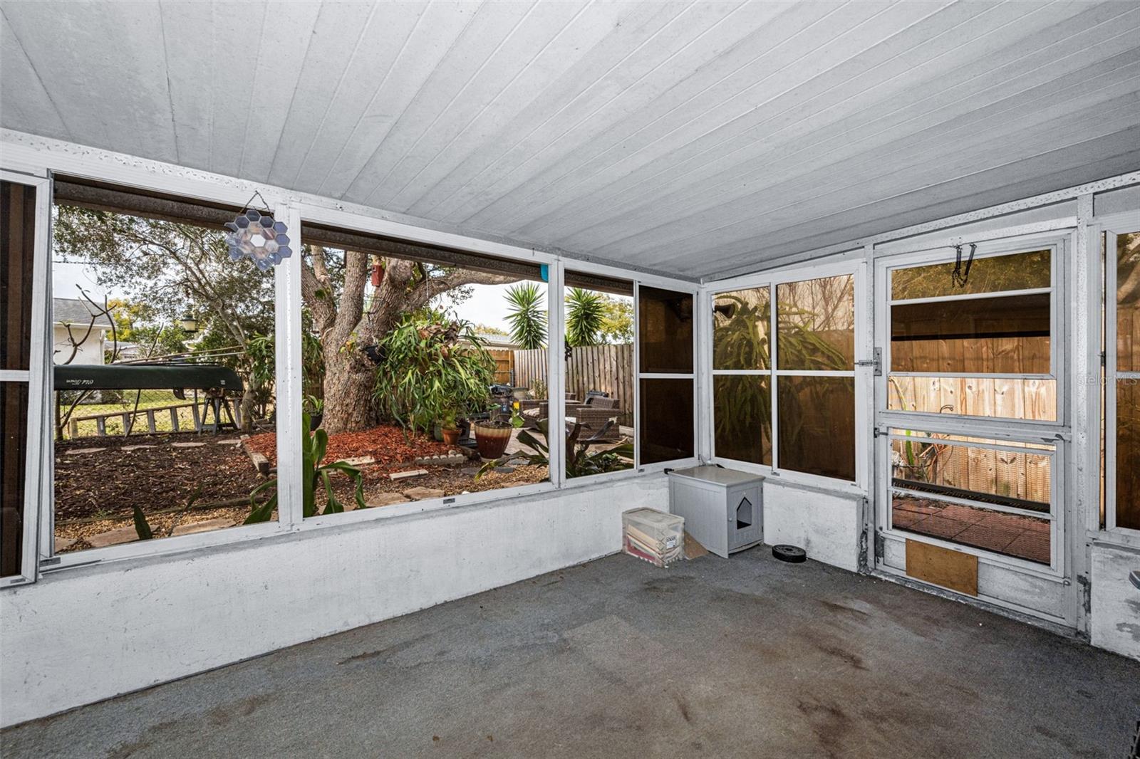 Image 35 of 44 For 1131 Royalwood Drive