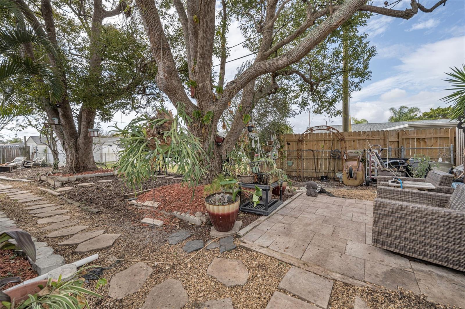 Image 38 of 44 For 1131 Royalwood Drive