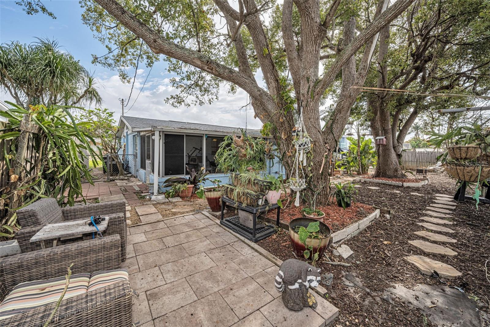 Image 39 of 44 For 1131 Royalwood Drive