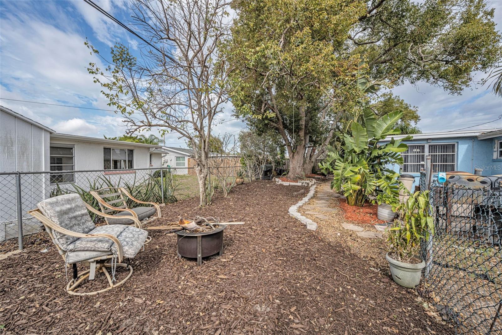 Image 41 of 44 For 1131 Royalwood Drive