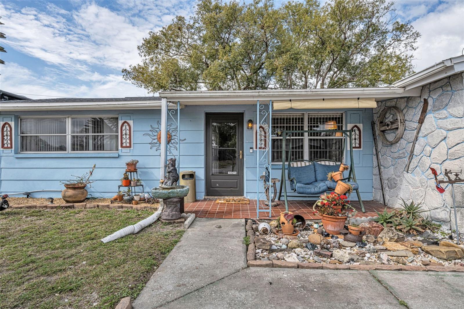 Image 5 of 44 For 1131 Royalwood Drive